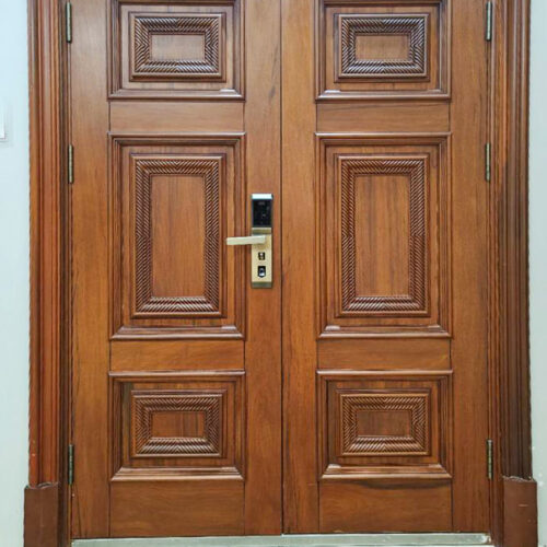 Door D5 with smart lock